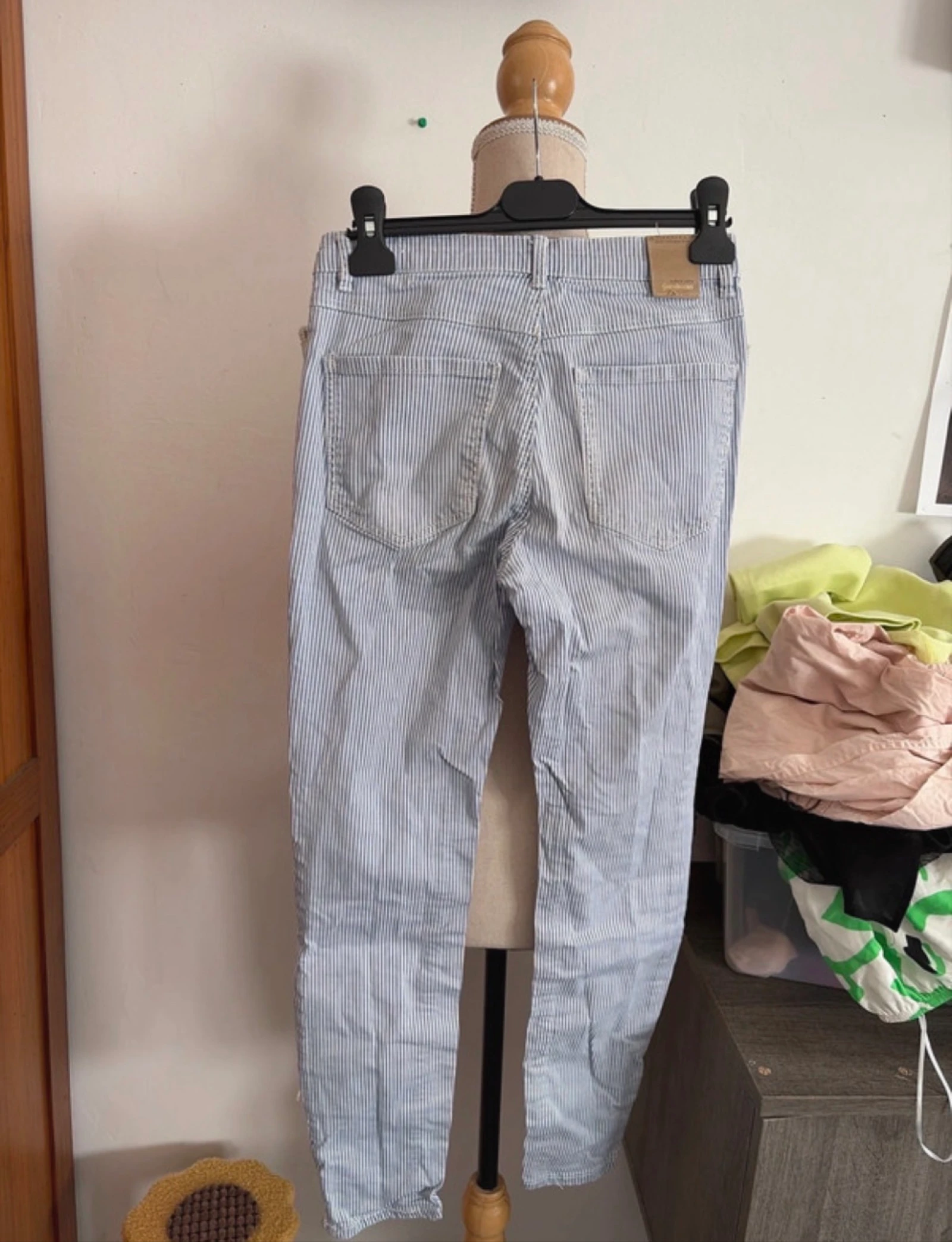Pantalón slim de rayas finas azul y blanco 👖 – photo 2